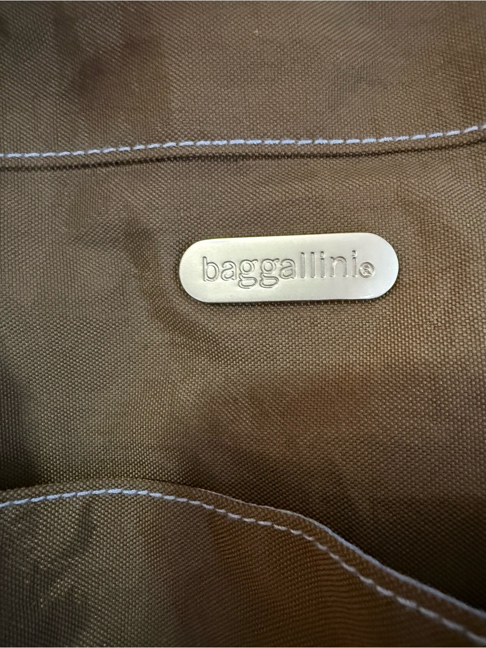 Baggallini Brown Organizer Shoulder Bag with Matching Pouch - Picture 3 of 10